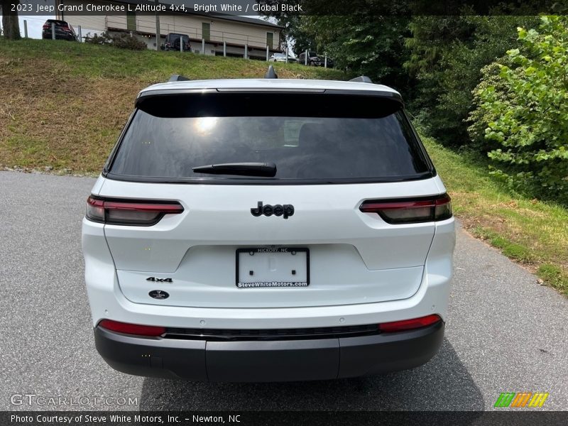 Bright White / Global Black 2023 Jeep Grand Cherokee L Altitude 4x4