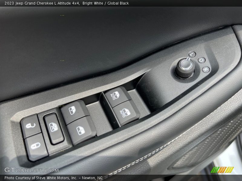 Bright White / Global Black 2023 Jeep Grand Cherokee L Altitude 4x4