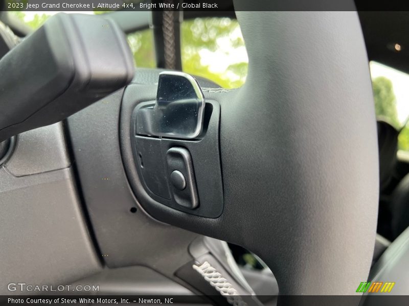 Bright White / Global Black 2023 Jeep Grand Cherokee L Altitude 4x4