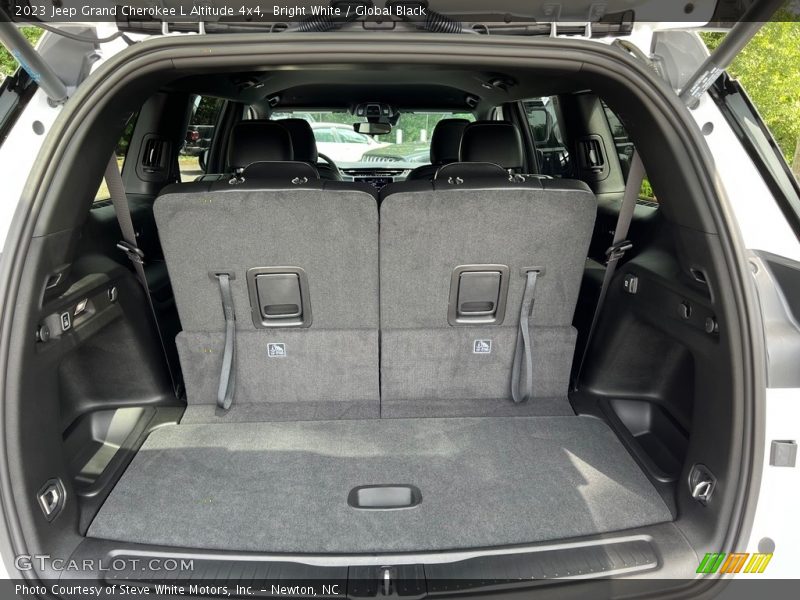  2023 Grand Cherokee L Altitude 4x4 Trunk