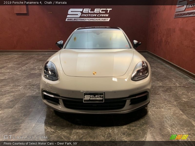 Chalk / Marsala 2019 Porsche Panamera 4