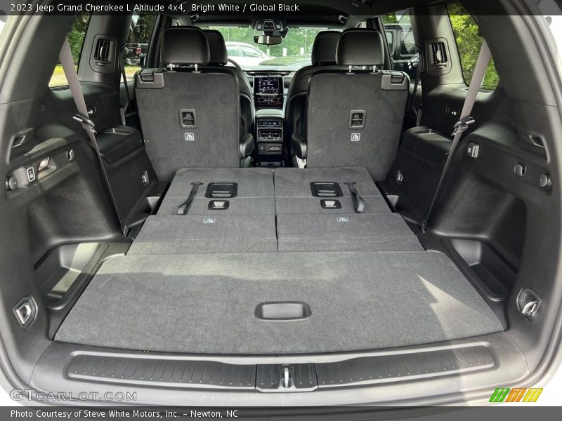  2023 Grand Cherokee L Altitude 4x4 Trunk