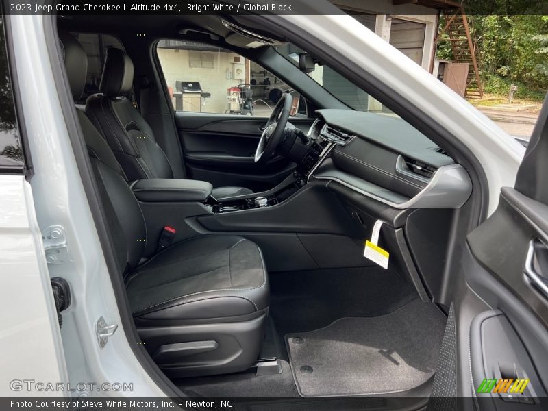 Bright White / Global Black 2023 Jeep Grand Cherokee L Altitude 4x4