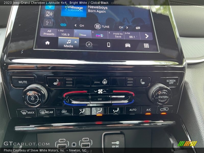 Bright White / Global Black 2023 Jeep Grand Cherokee L Altitude 4x4