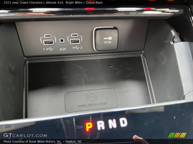 Bright White / Global Black 2023 Jeep Grand Cherokee L Altitude 4x4