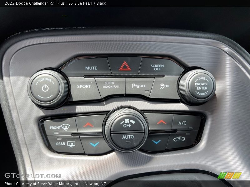 Controls of 2023 Challenger R/T Plus