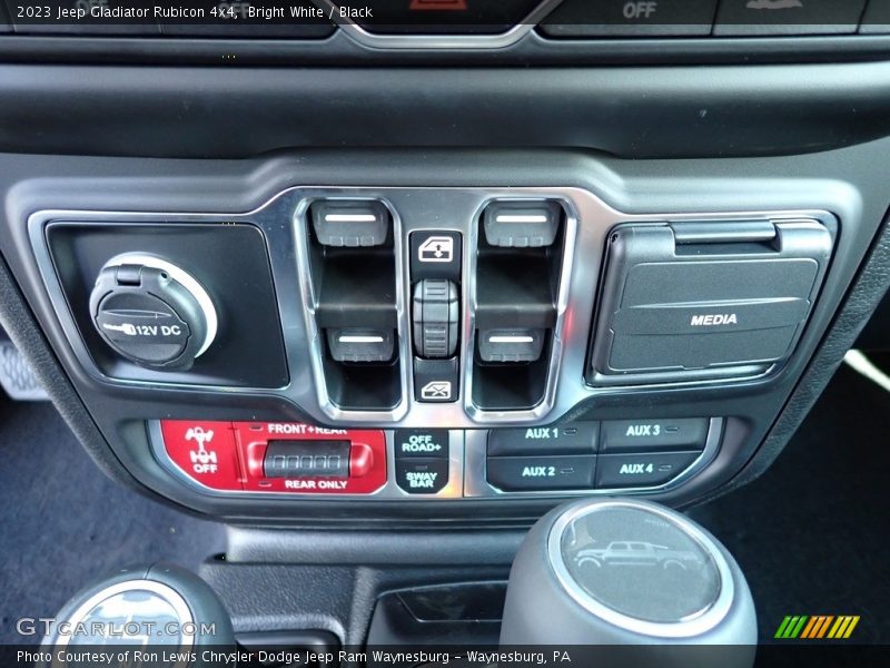 Bright White / Black 2023 Jeep Gladiator Rubicon 4x4