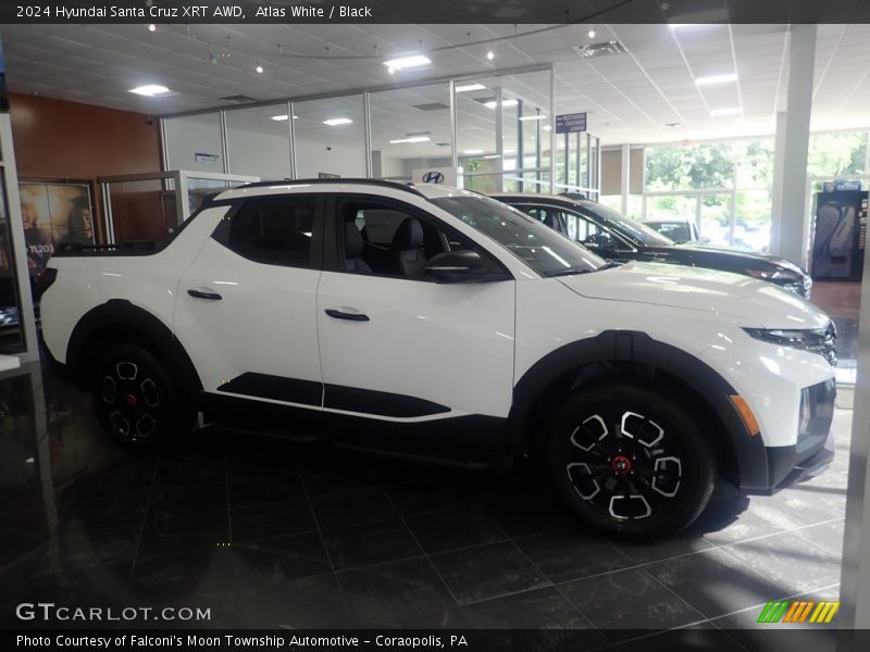 Atlas White / Black 2024 Hyundai Santa Cruz XRT AWD