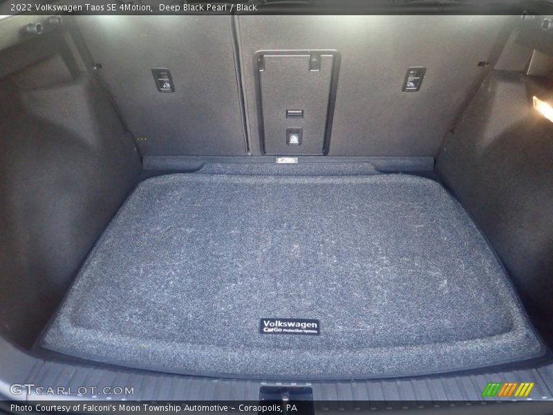 Deep Black Pearl / Black 2022 Volkswagen Taos SE 4Motion