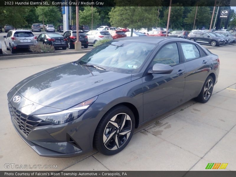 Front 3/4 View of 2023 Elantra SEL