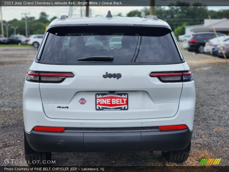Bright White / Global Black 2023 Jeep Grand Cherokee L Altitude 4x4