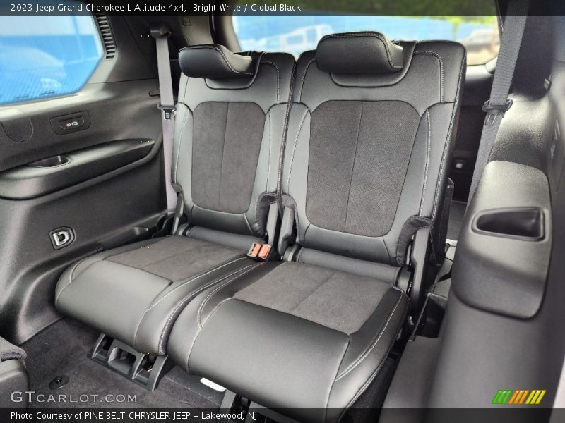 Bright White / Global Black 2023 Jeep Grand Cherokee L Altitude 4x4