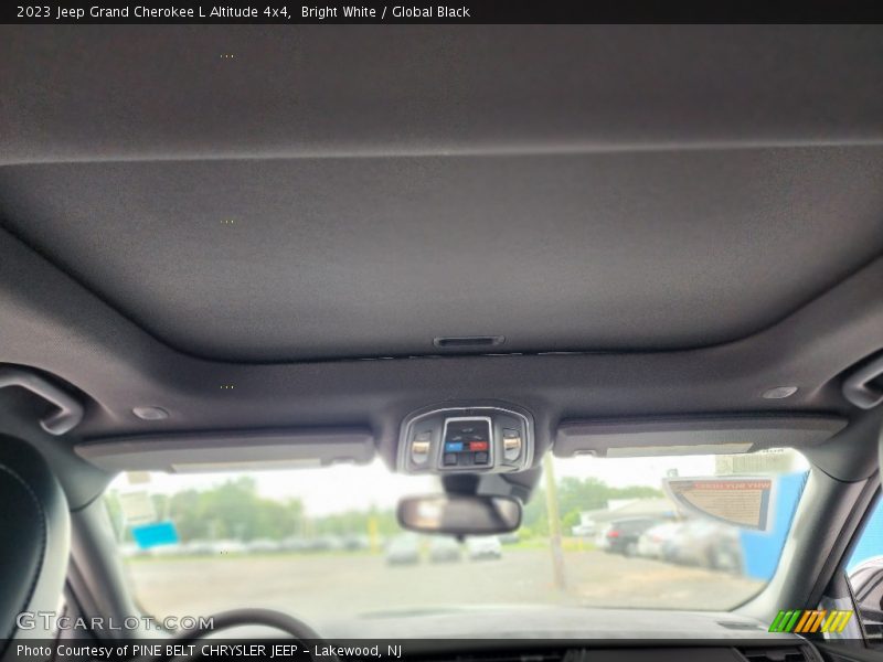 Bright White / Global Black 2023 Jeep Grand Cherokee L Altitude 4x4