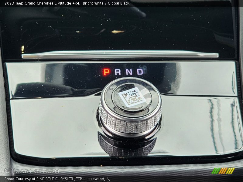 Bright White / Global Black 2023 Jeep Grand Cherokee L Altitude 4x4
