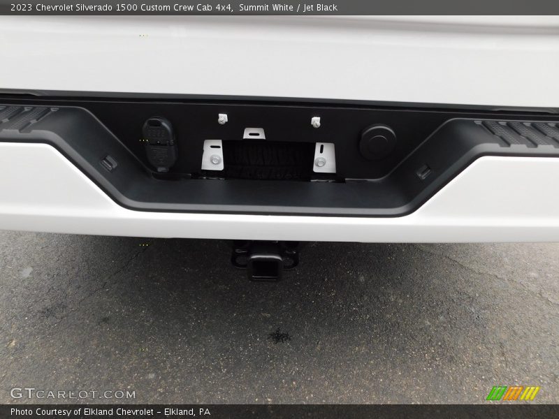 Summit White / Jet Black 2023 Chevrolet Silverado 1500 Custom Crew Cab 4x4