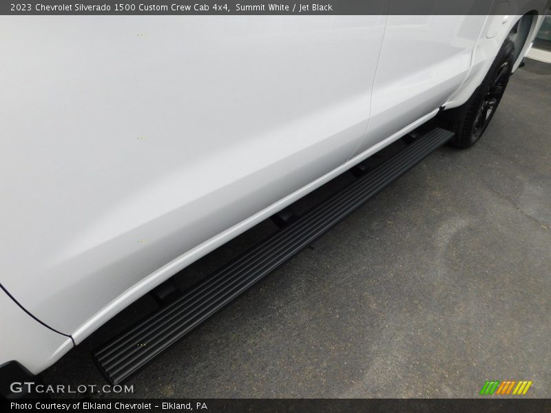 Summit White / Jet Black 2023 Chevrolet Silverado 1500 Custom Crew Cab 4x4