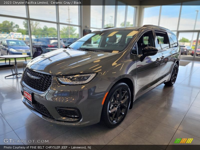 Ceramic Gray / Black 2023 Chrysler Pacifica Limited