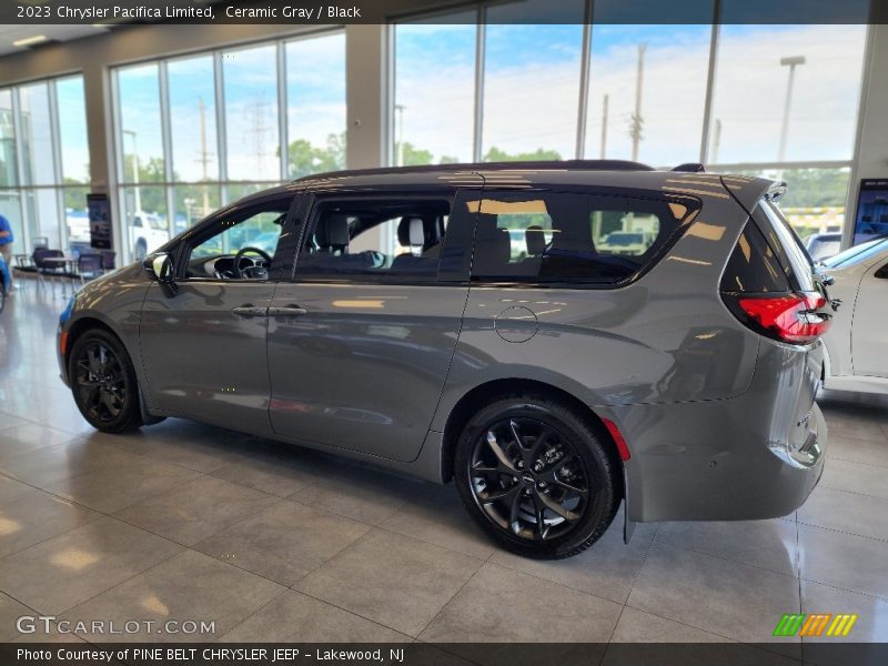 Ceramic Gray / Black 2023 Chrysler Pacifica Limited