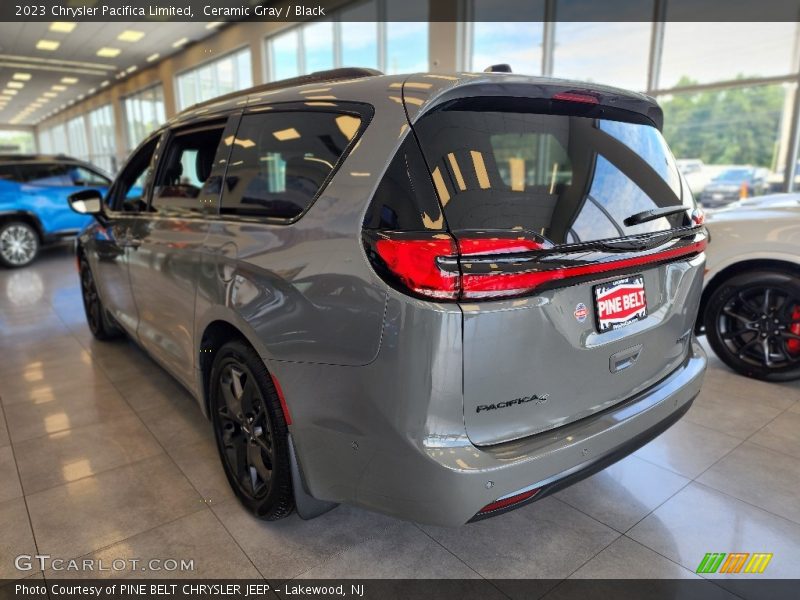 Ceramic Gray / Black 2023 Chrysler Pacifica Limited