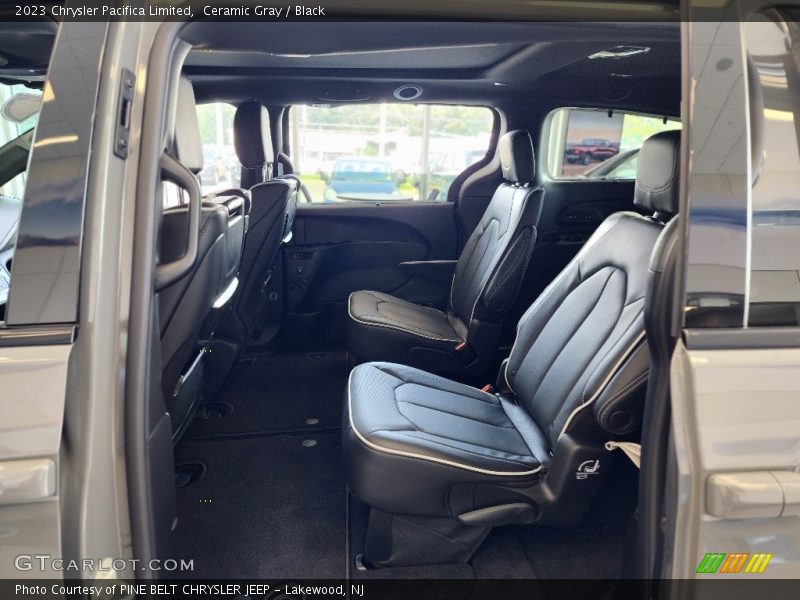Ceramic Gray / Black 2023 Chrysler Pacifica Limited