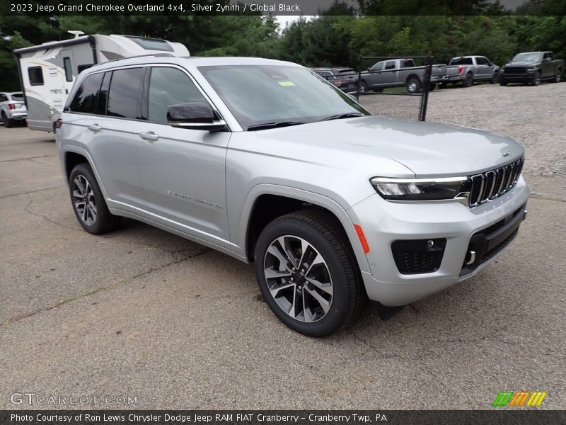 Front 3/4 View of 2023 Grand Cherokee Overland 4x4