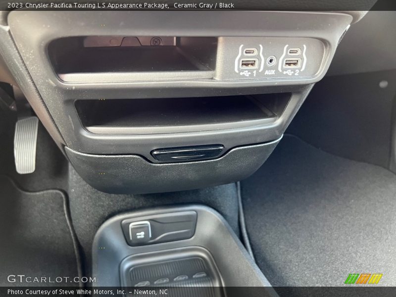 Ceramic Gray / Black 2023 Chrysler Pacifica Touring L S Appearance Package