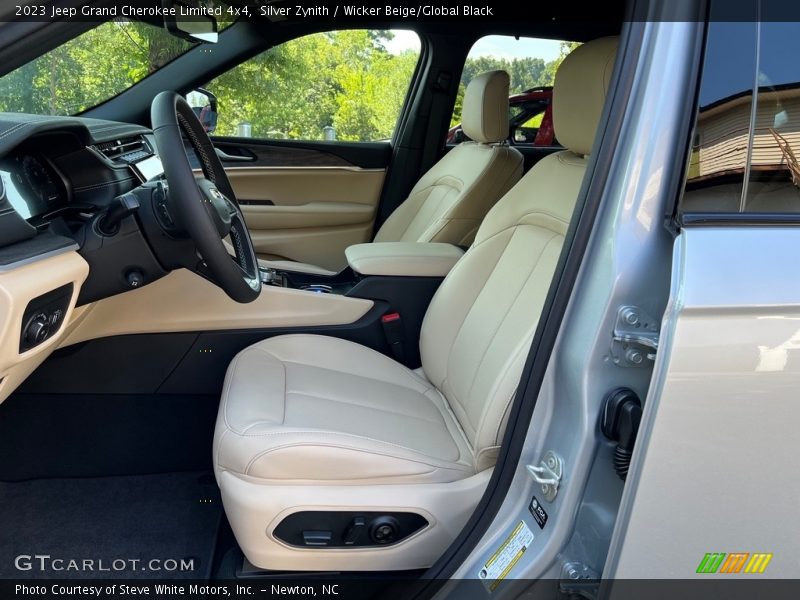 Front Seat of 2023 Grand Cherokee Limited 4x4