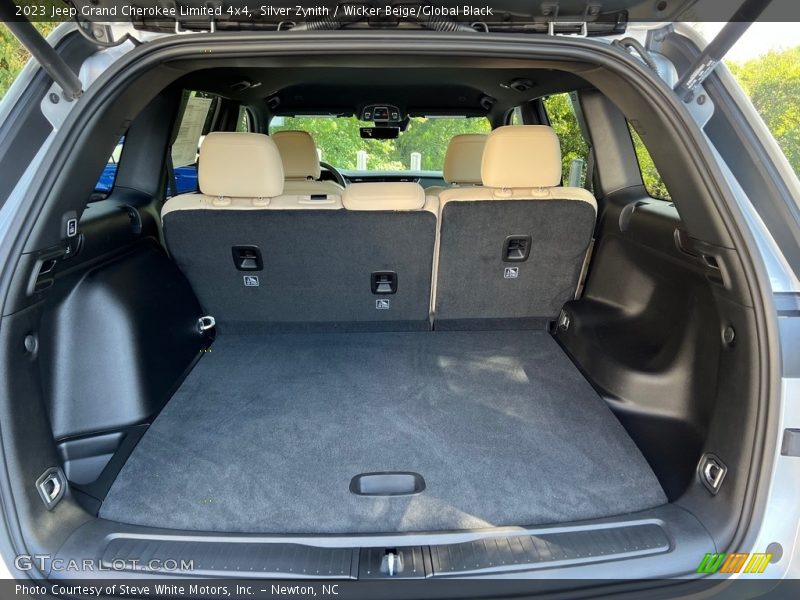  2023 Grand Cherokee Limited 4x4 Trunk