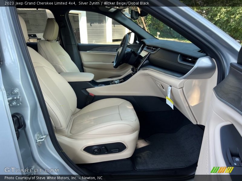 Front Seat of 2023 Grand Cherokee Limited 4x4