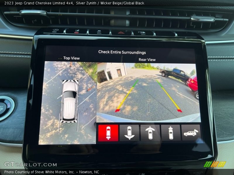 Controls of 2023 Grand Cherokee Limited 4x4