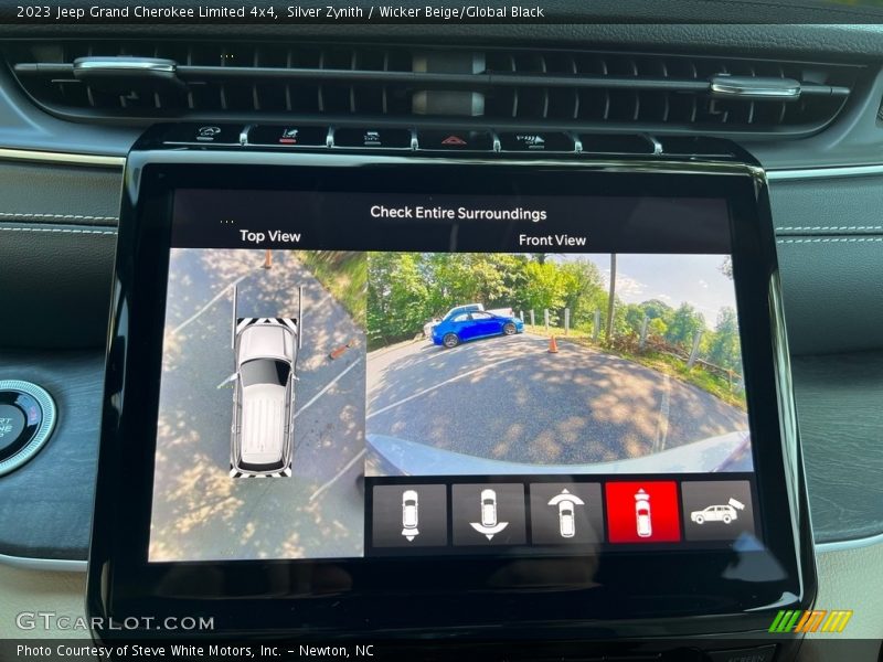 Controls of 2023 Grand Cherokee Limited 4x4