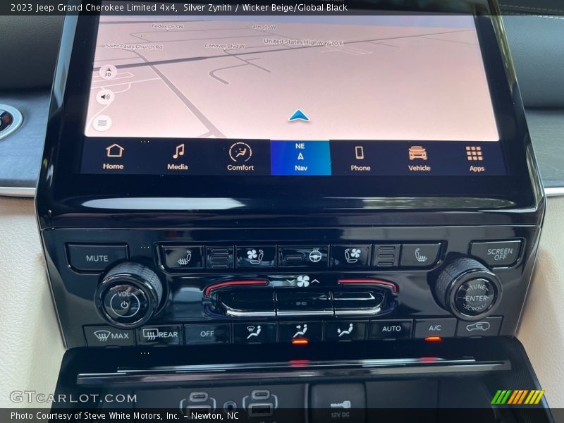 Controls of 2023 Grand Cherokee Limited 4x4