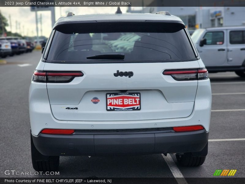 Bright White / Global Black 2023 Jeep Grand Cherokee L Altitude 4x4