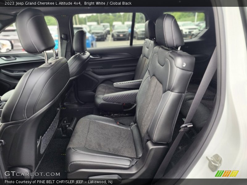 Bright White / Global Black 2023 Jeep Grand Cherokee L Altitude 4x4