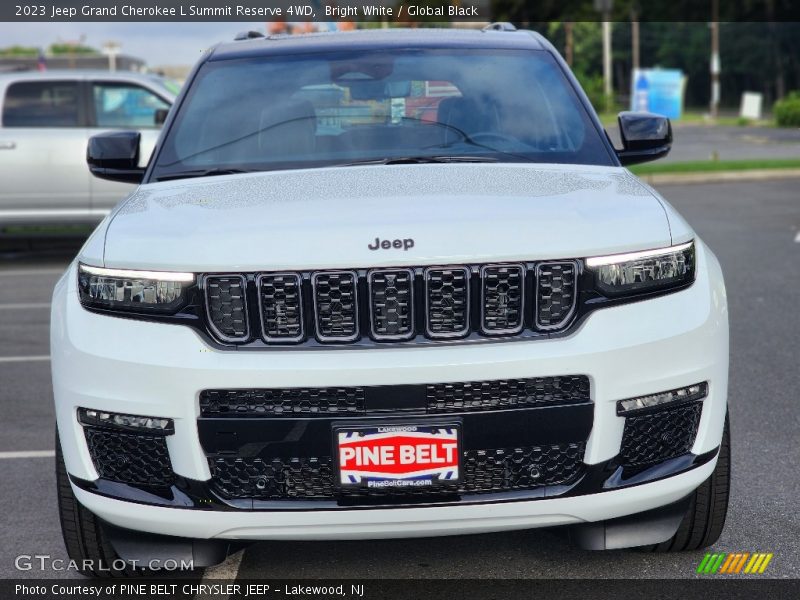 Bright White / Global Black 2023 Jeep Grand Cherokee L Summit Reserve 4WD