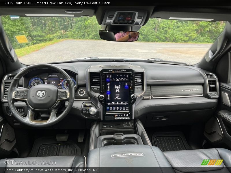 Dashboard of 2019 1500 Limited Crew Cab 4x4