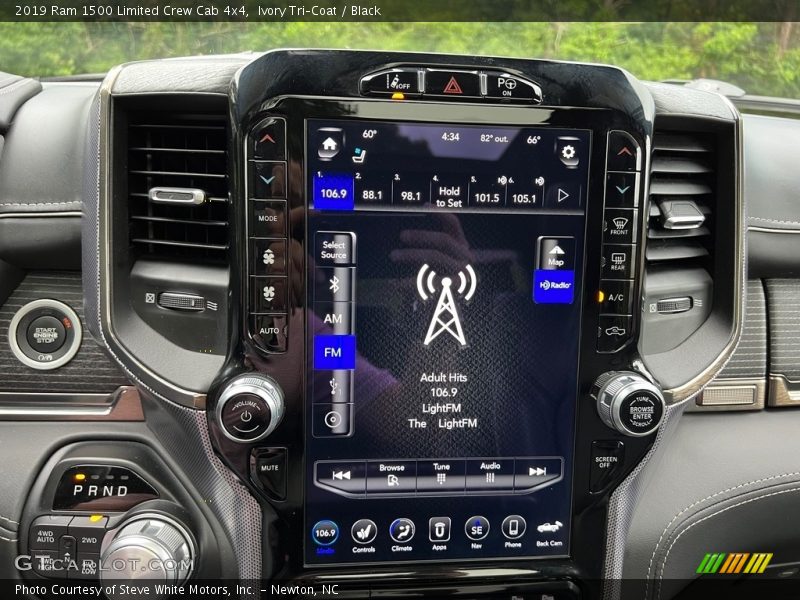 Controls of 2019 1500 Limited Crew Cab 4x4