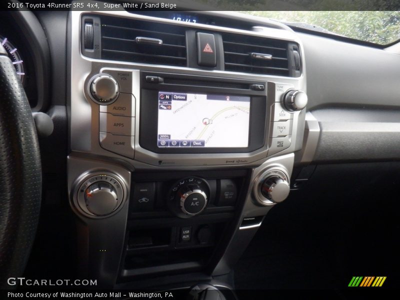 Super White / Sand Beige 2016 Toyota 4Runner SR5 4x4