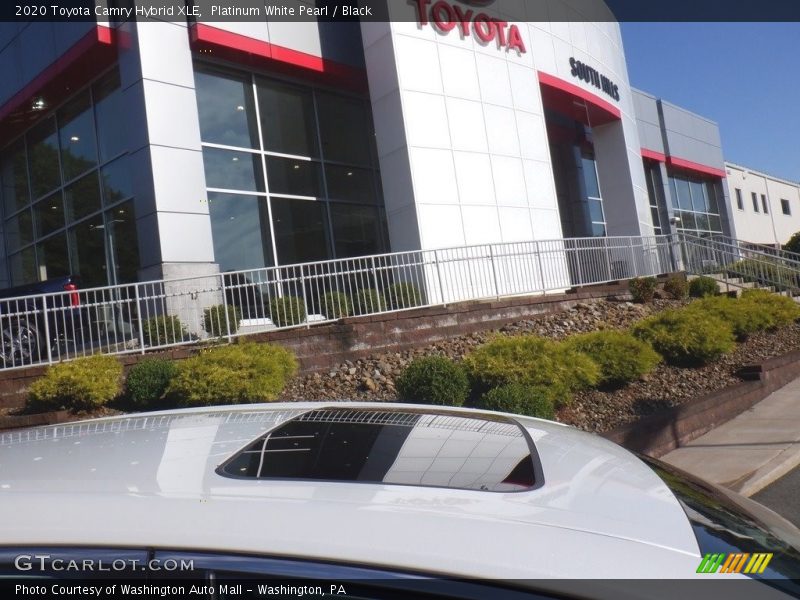 Platinum White Pearl / Black 2020 Toyota Camry Hybrid XLE