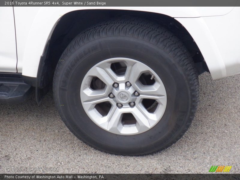 Super White / Sand Beige 2016 Toyota 4Runner SR5 4x4