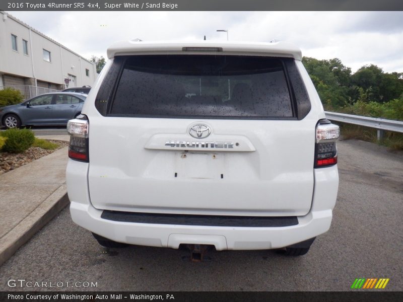 Super White / Sand Beige 2016 Toyota 4Runner SR5 4x4