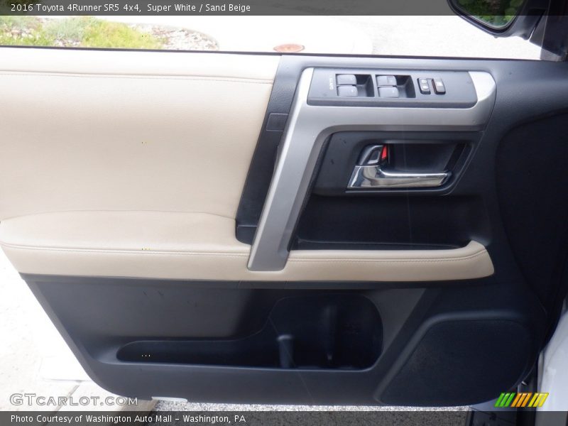 Super White / Sand Beige 2016 Toyota 4Runner SR5 4x4
