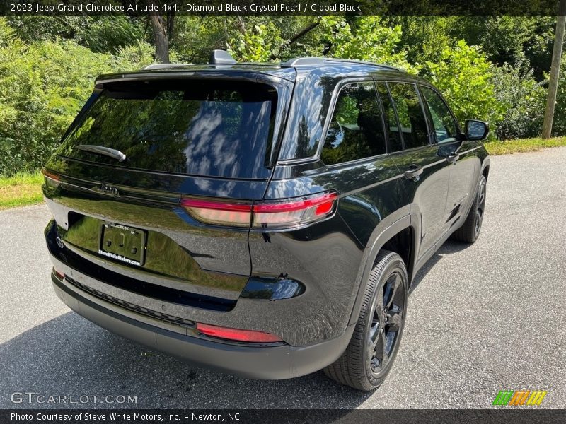 Diamond Black Crystal Pearl / Global Black 2023 Jeep Grand Cherokee Altitude 4x4