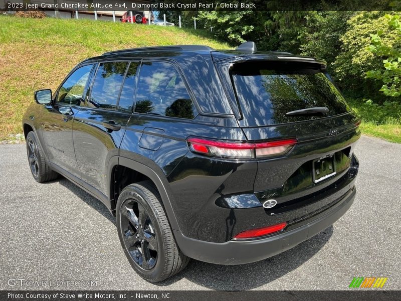 Diamond Black Crystal Pearl / Global Black 2023 Jeep Grand Cherokee Altitude 4x4