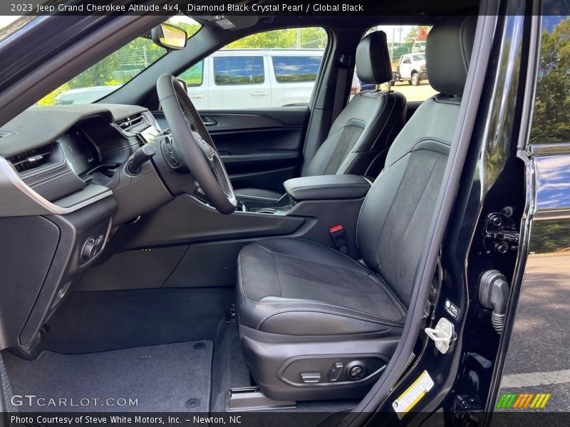 Front Seat of 2023 Grand Cherokee Altitude 4x4