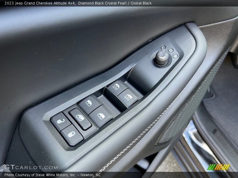 Door Panel of 2023 Grand Cherokee Altitude 4x4