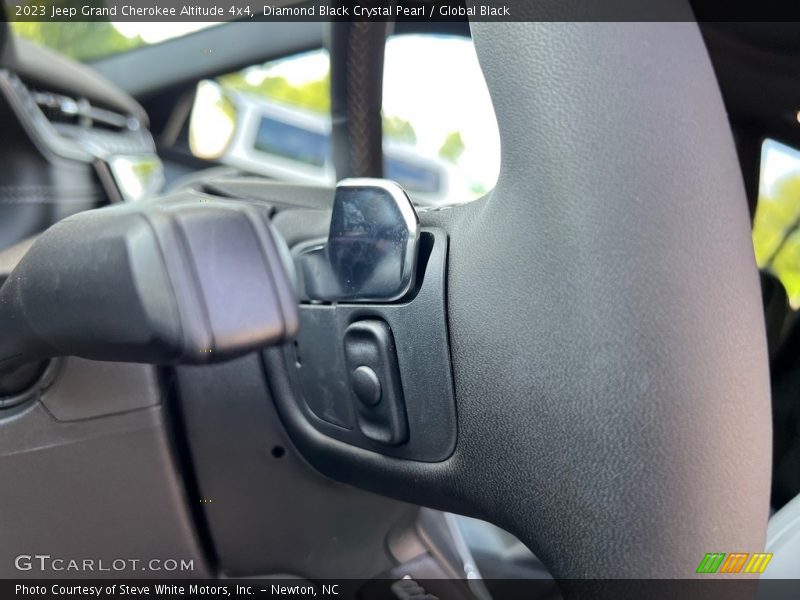 Diamond Black Crystal Pearl / Global Black 2023 Jeep Grand Cherokee Altitude 4x4