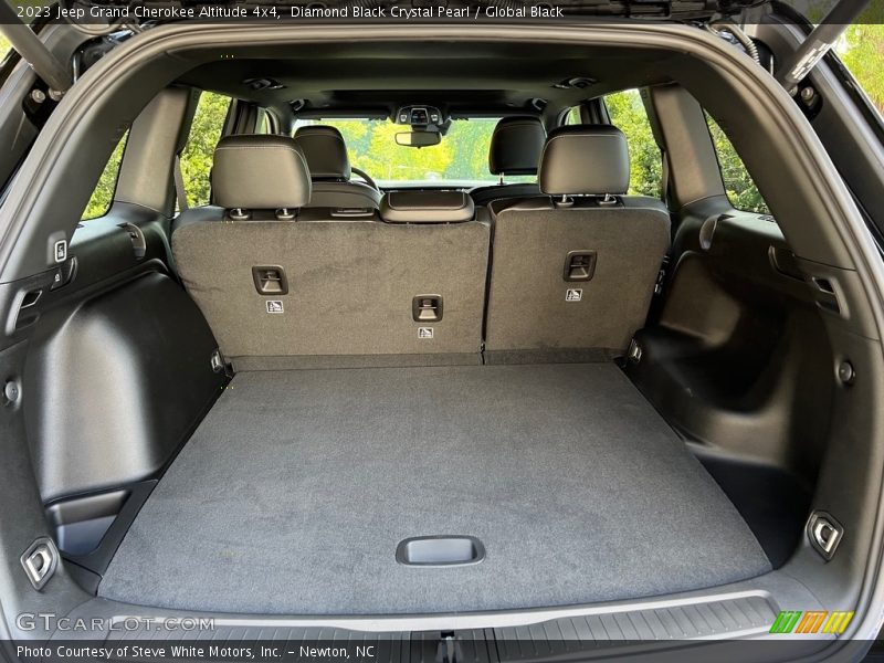 2023 Grand Cherokee Altitude 4x4 Trunk