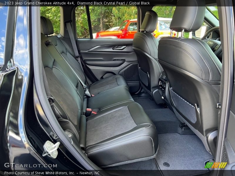 Diamond Black Crystal Pearl / Global Black 2023 Jeep Grand Cherokee Altitude 4x4