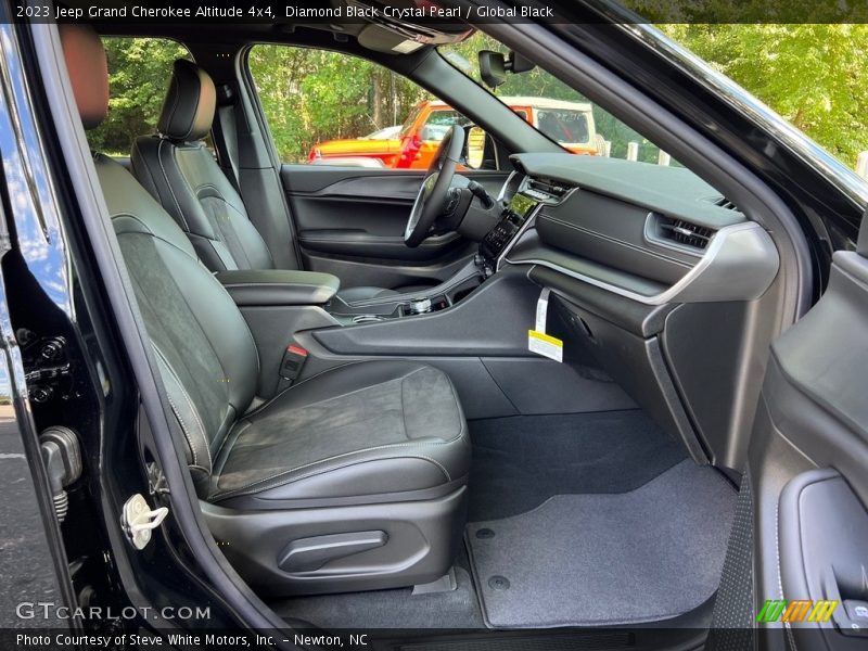 Front Seat of 2023 Grand Cherokee Altitude 4x4
